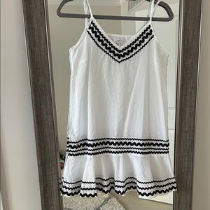 Mud Pie White Top with Black Zigzag Detail